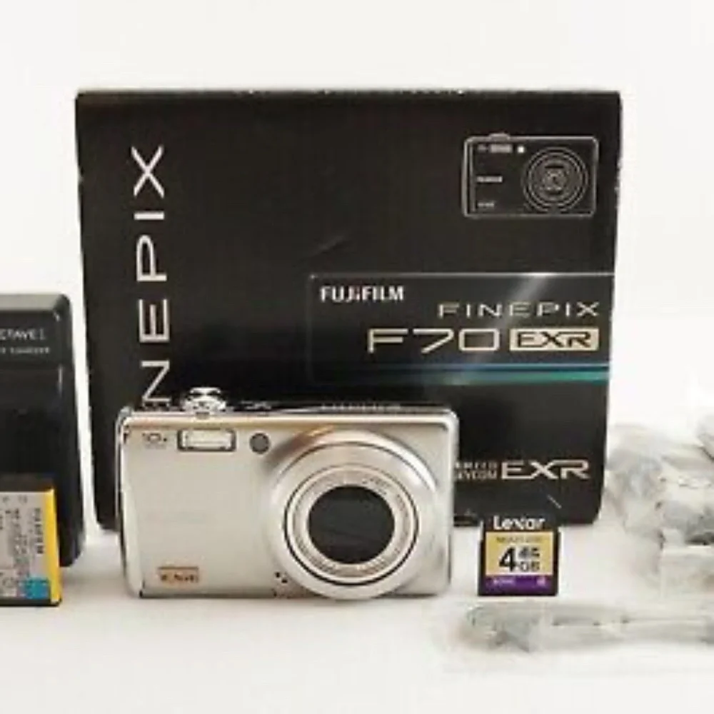 FUJIFLM FINEPIX F70 EXR シルバー 富士フイルム、「FinePix F70EXR